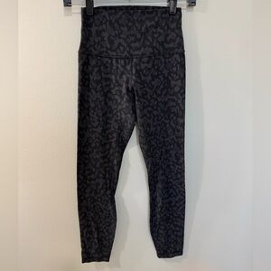 Lululemon Align Pant 25" in black leopard 
Great used condition
No known flaws